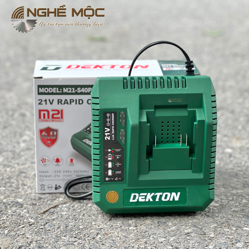 Fast Charger 21V, 4.0A