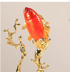 Golden fish (L)