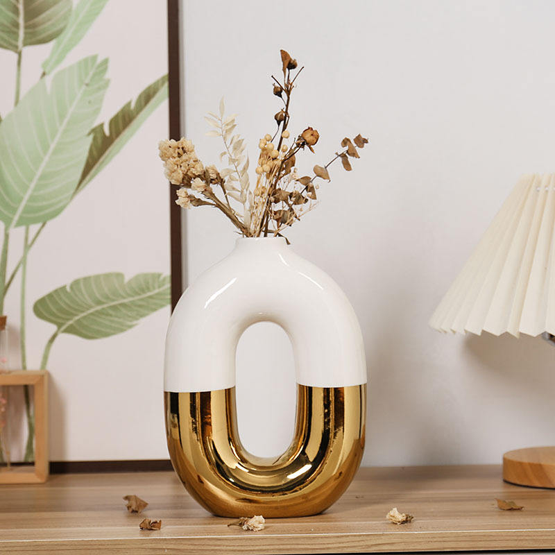 White and Gold Vase(L)
