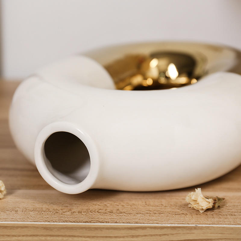 White and Gold Vase(L)