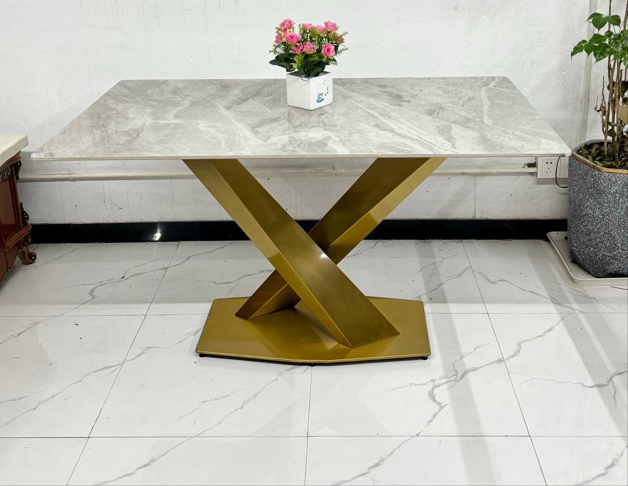Dining Table (811)
