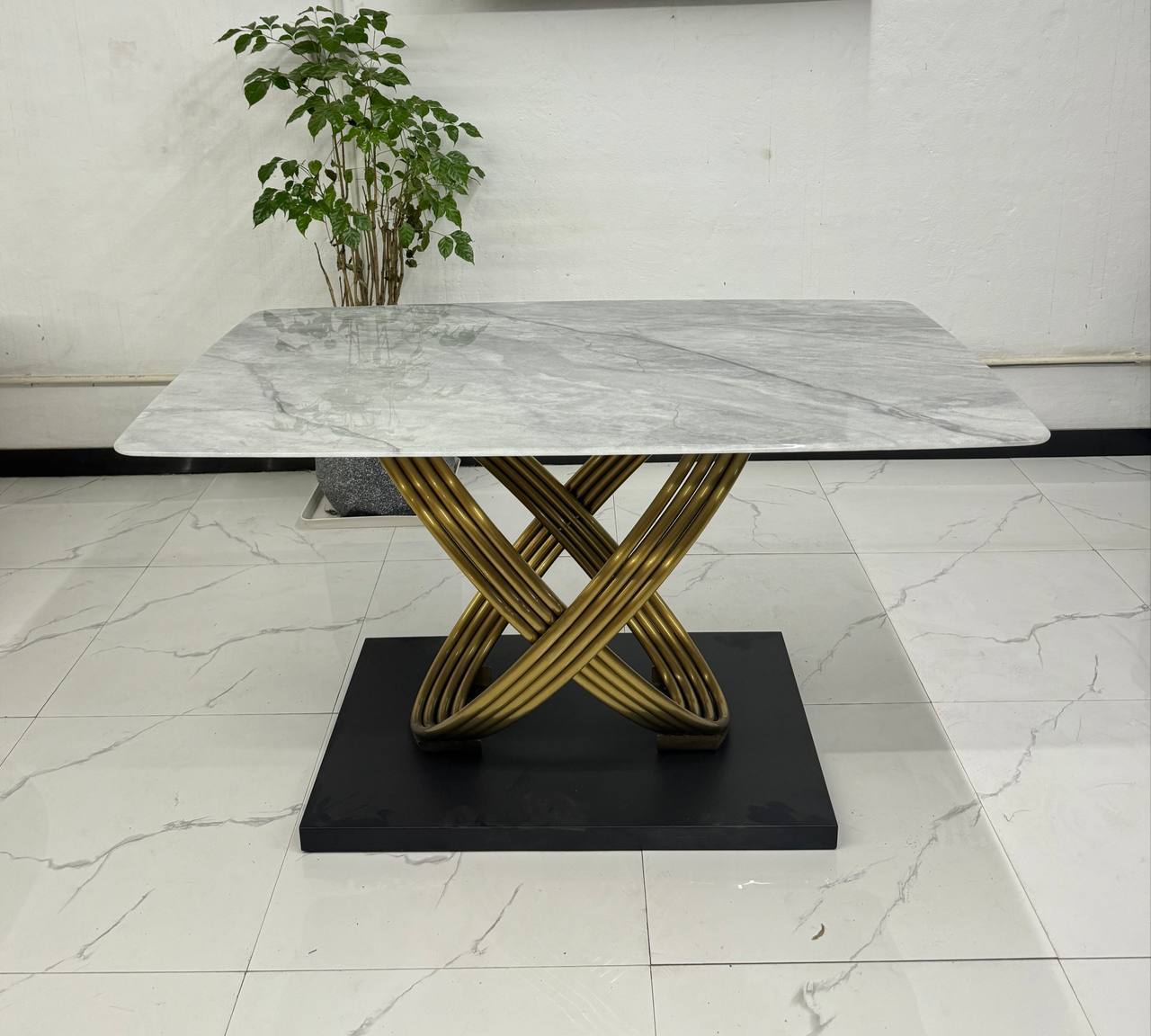 Dining Table (811)
