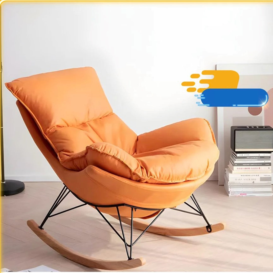 LOUNGE CHAIR
