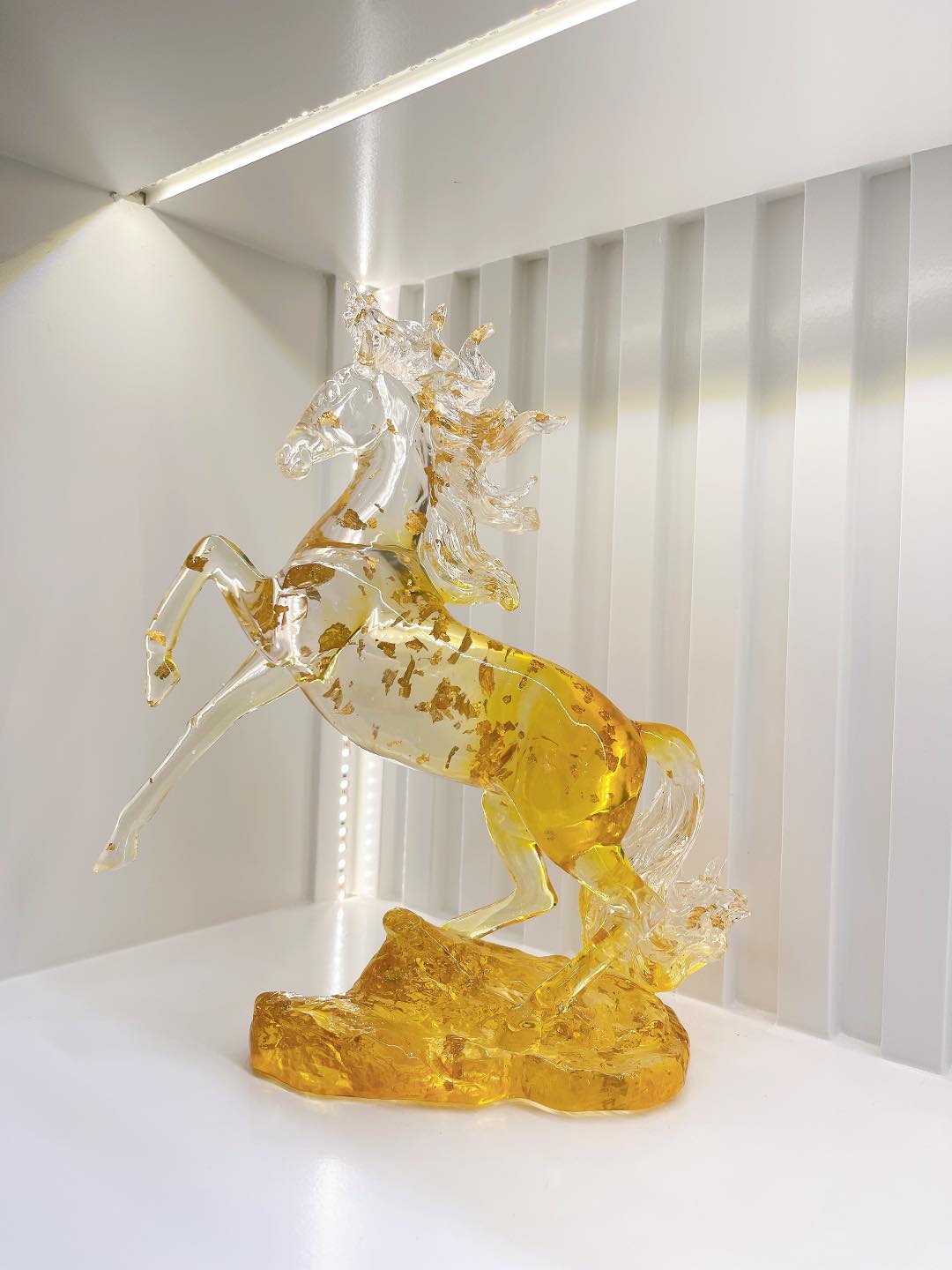 Gold Crystal horse stand