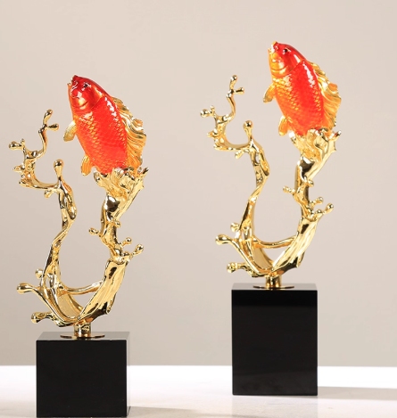 Golden fish (L)
