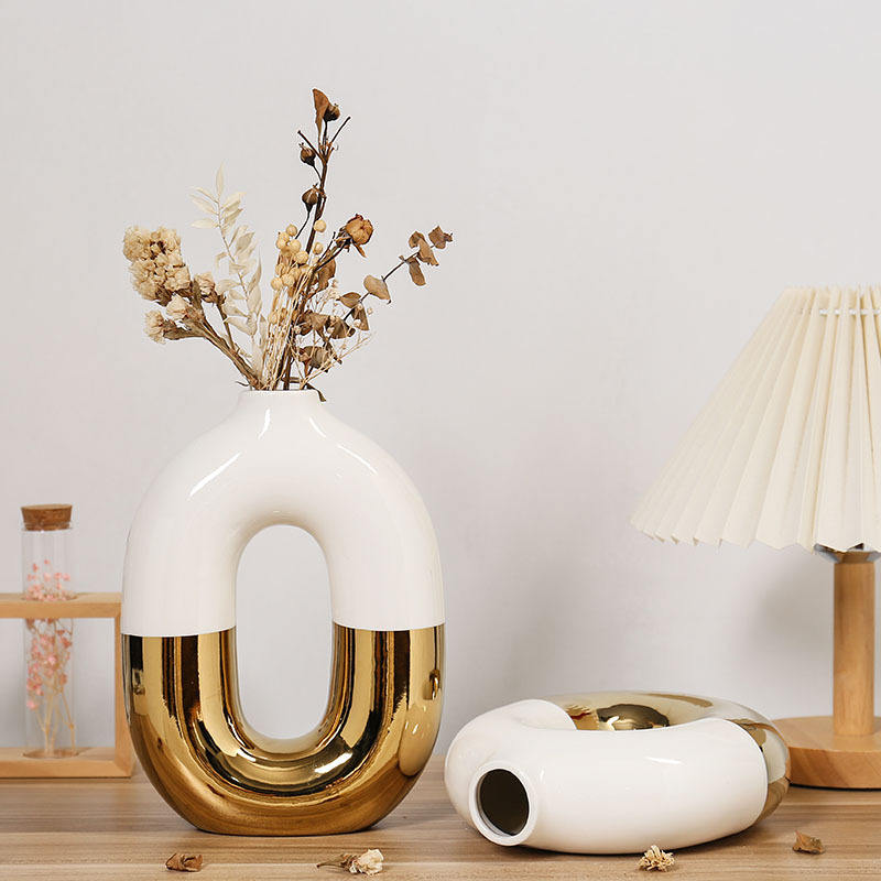 White and Gold Vase(L)