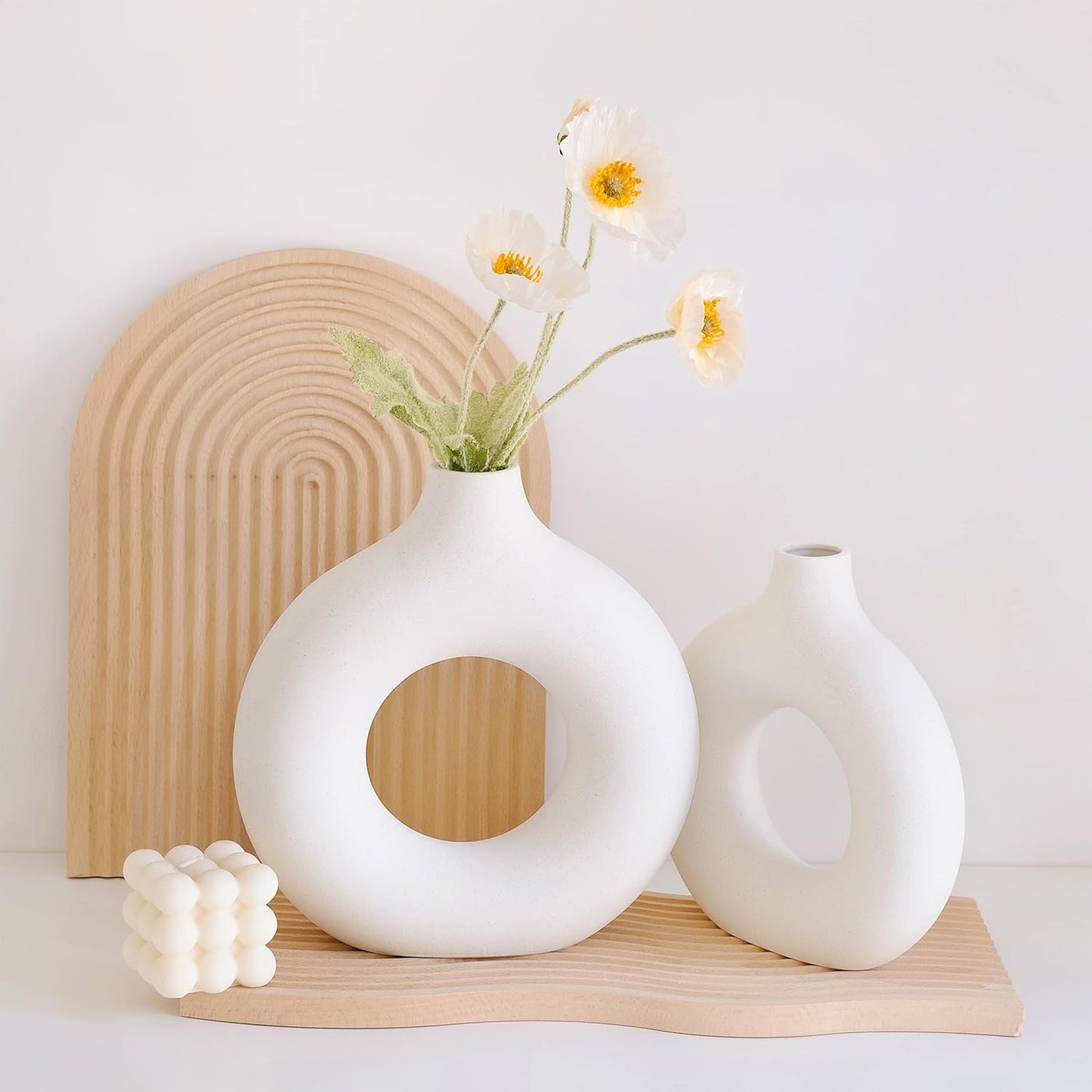 round vase
