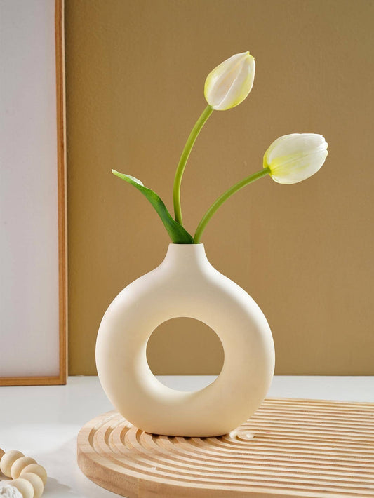 round vase