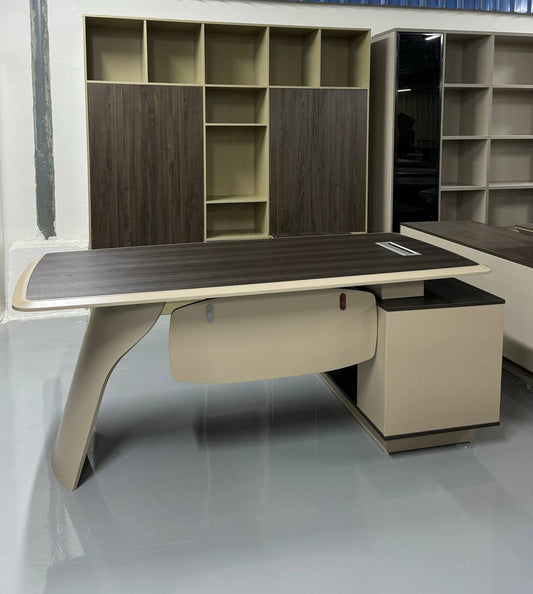 Executive Table (HT017)