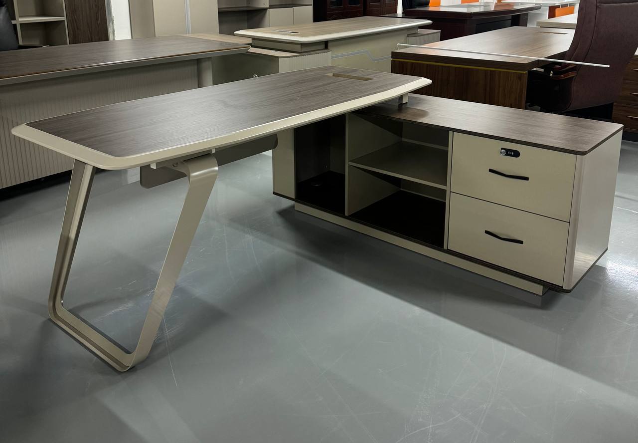Executive Table (HT001)