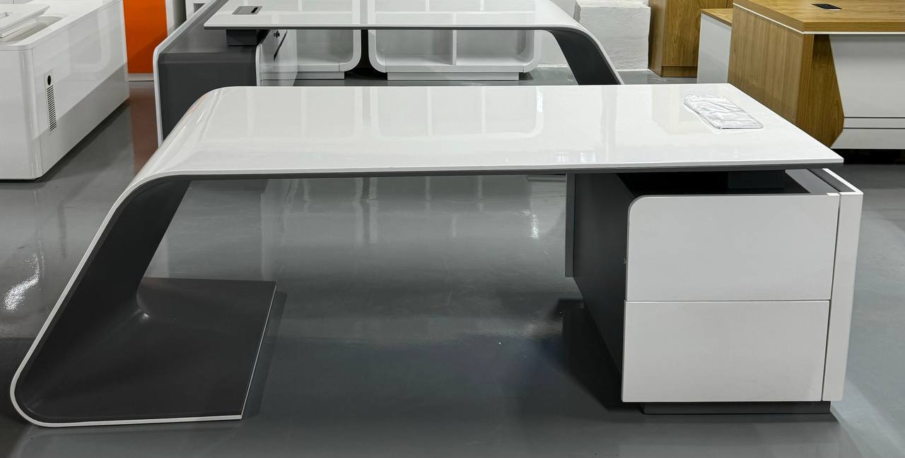 Executive Table (037)