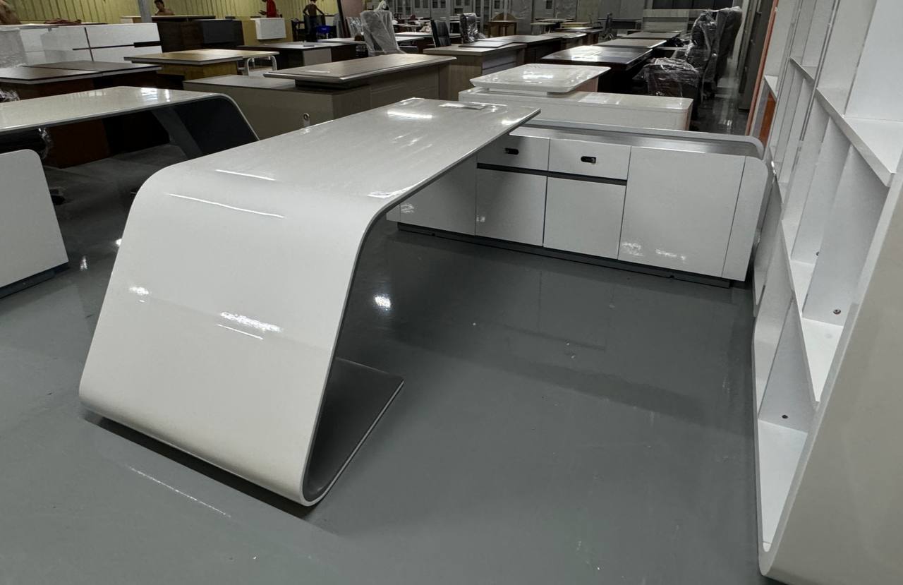 Executive Table (037)