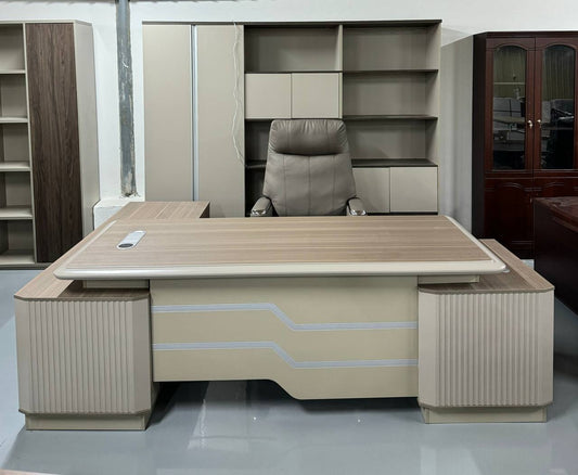 Executive Table (018)