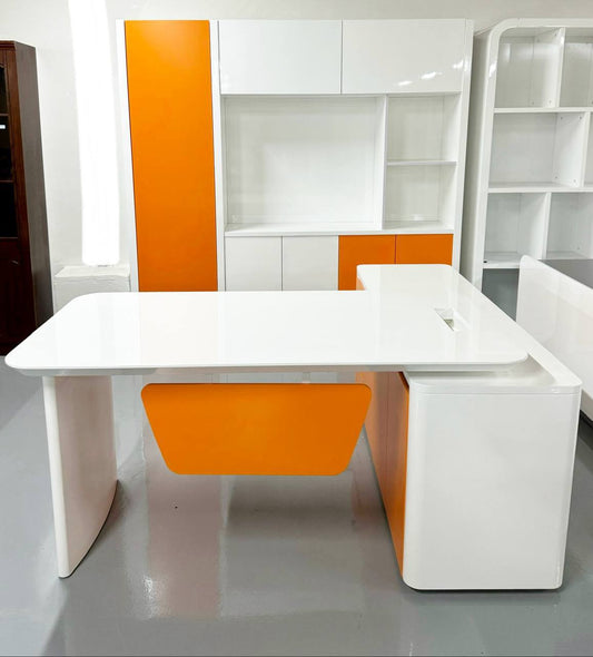 Executive Table (066)