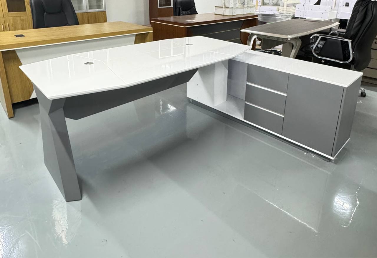 Executive Table (019)
