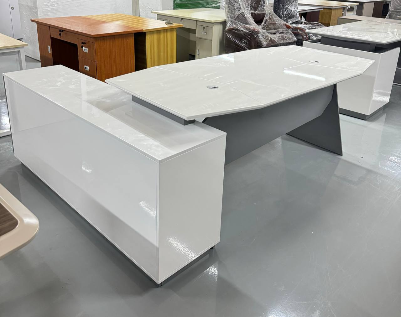 Executive Table (019)