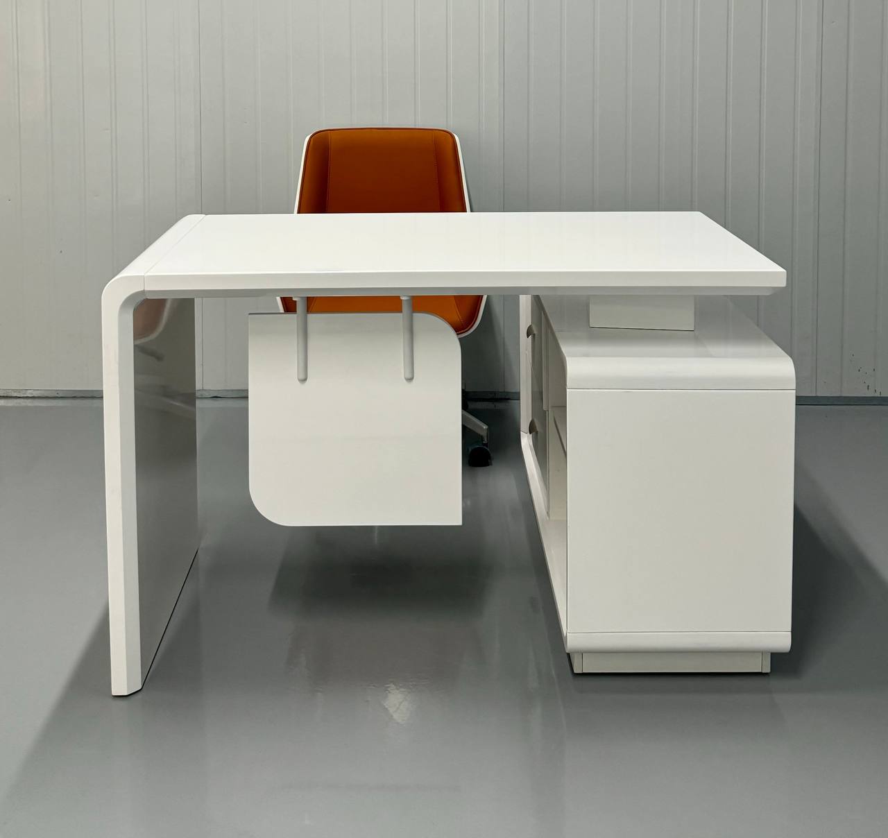 Executive Table (516)