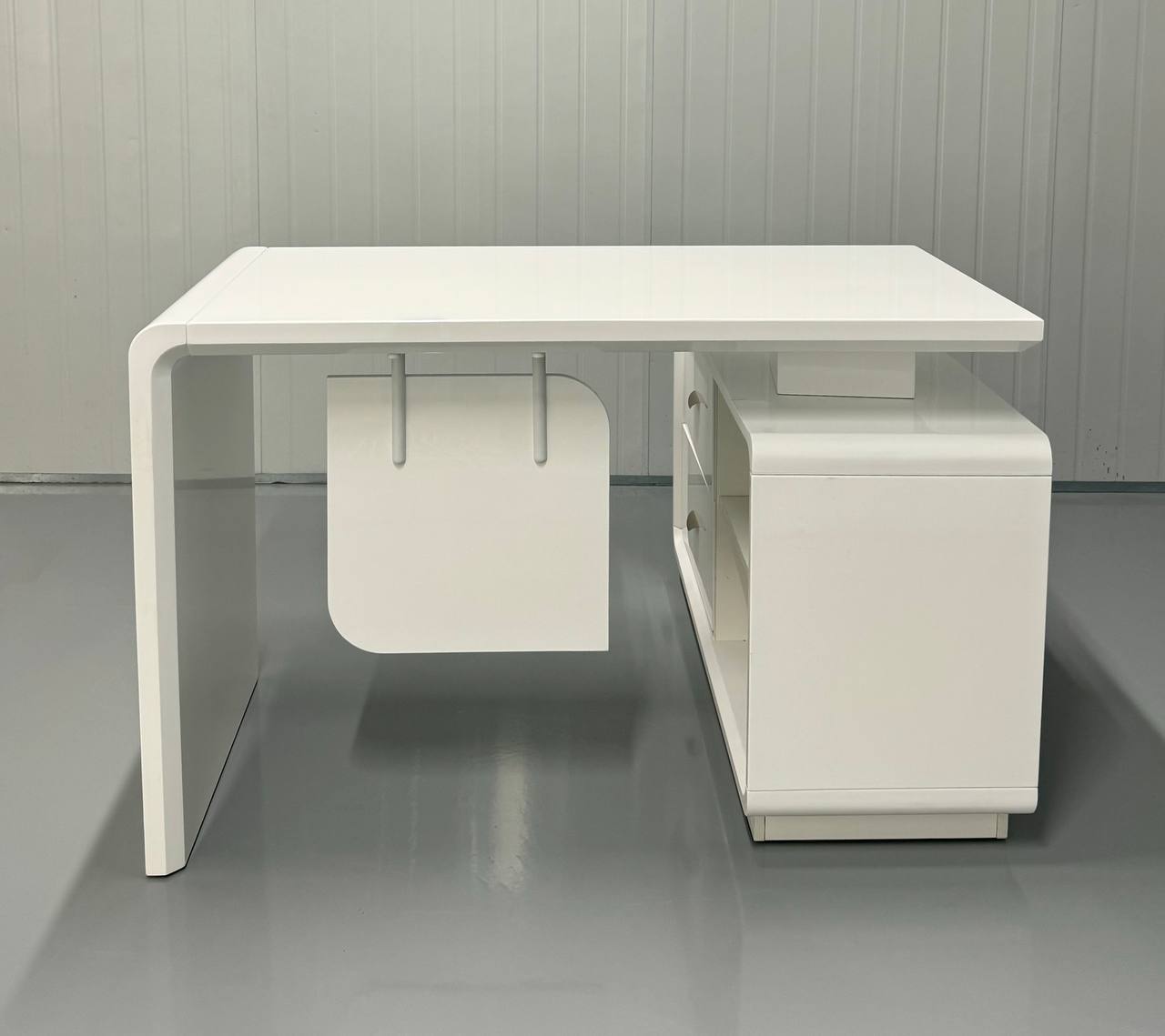 Executive Table (516)