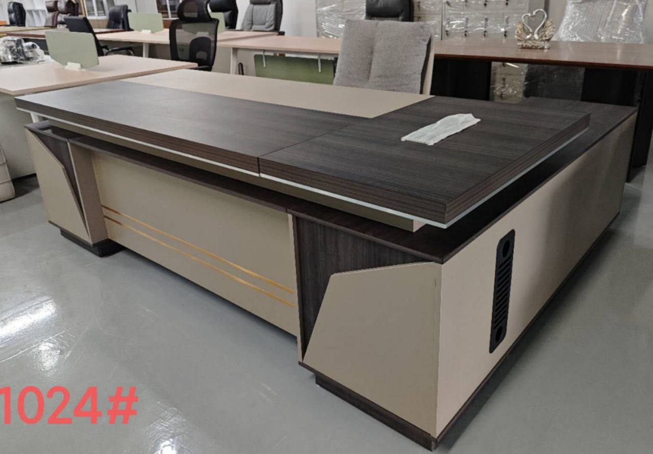 Executive Table (1024)