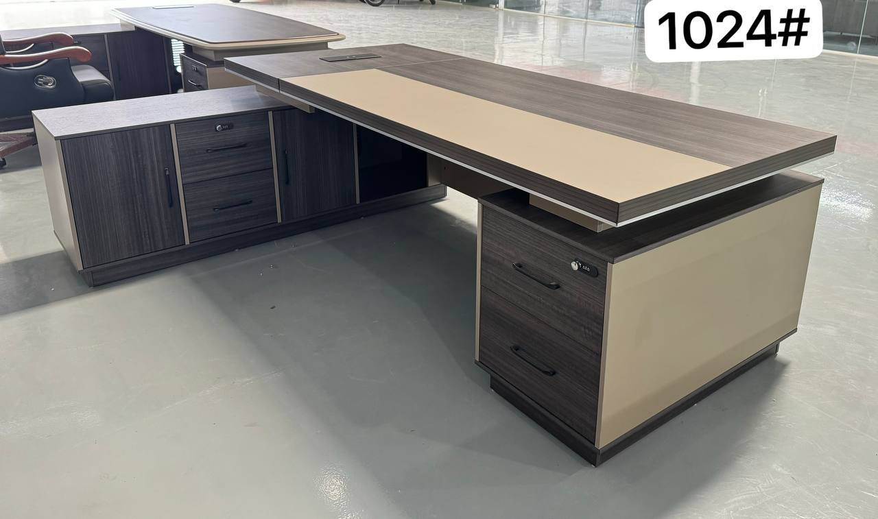 Executive Table (1024)