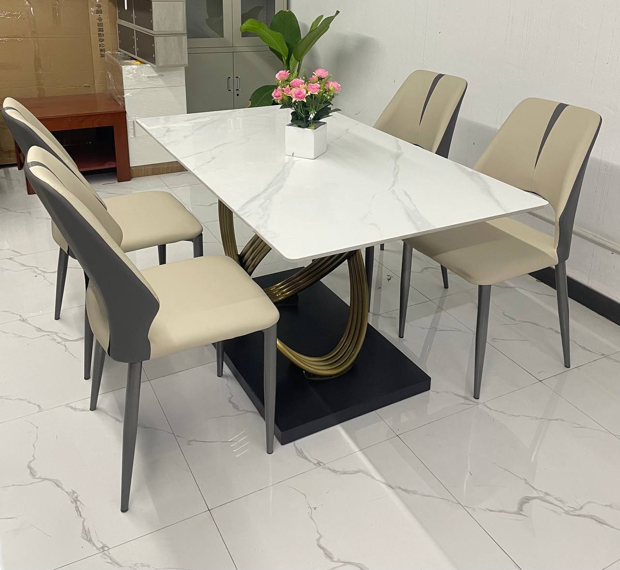 Dining Table (811)