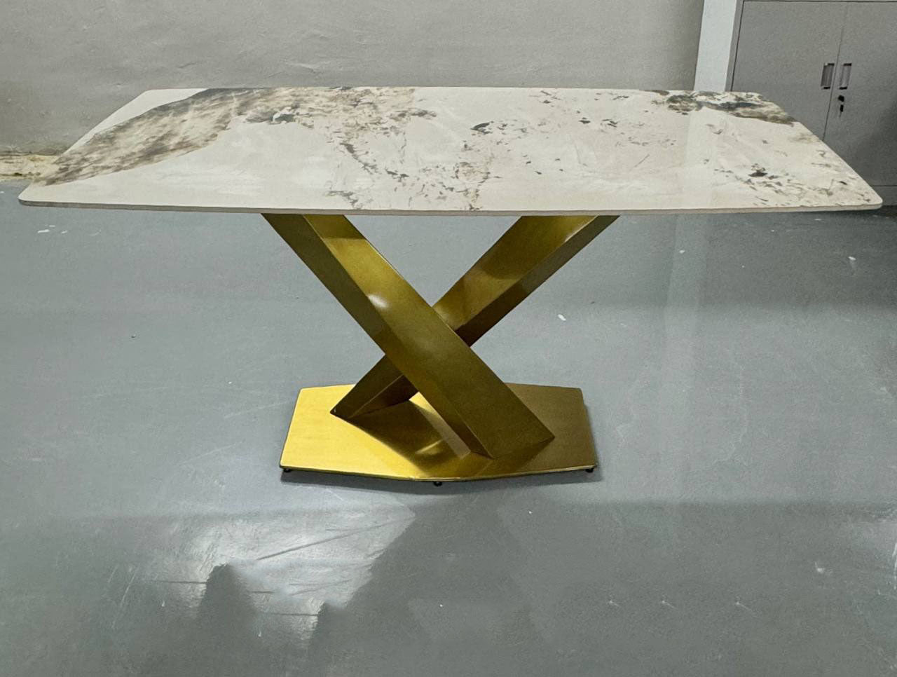 Dining Table (811)